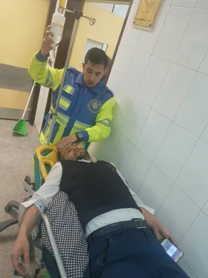 بی احتیاطی راننده نیسان تکنسین اورژانس مرند را حین انجام ماموریت راهی بیمارستان کرد