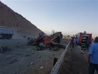 برخورد شدید کامیون با پرشیا محور مرند تبریز