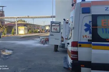 آتش سوزی در کارخانه رنگ سازی شهرک شهید سلیمی آذرشهر با دو مصدوم